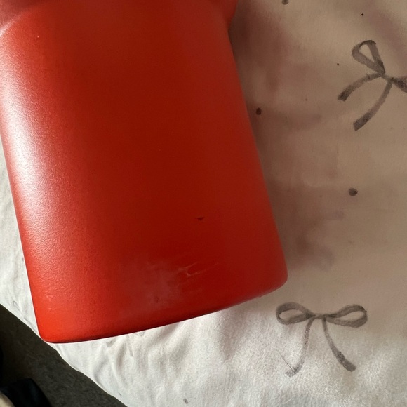 Stanley Bold Red Travel Mug with Handle - Picture 5 of 8